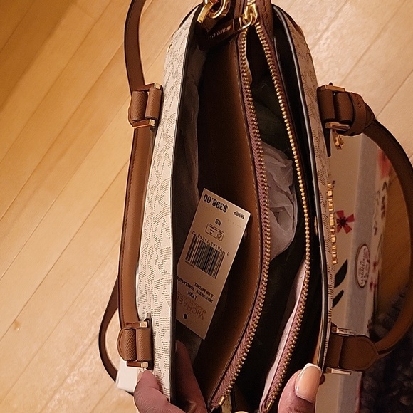 Michael Kors Lynn Satchel - Picture 4 of 16